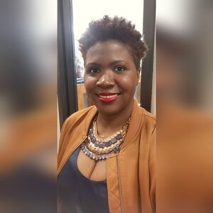 Meet your Posher, Eboné S.